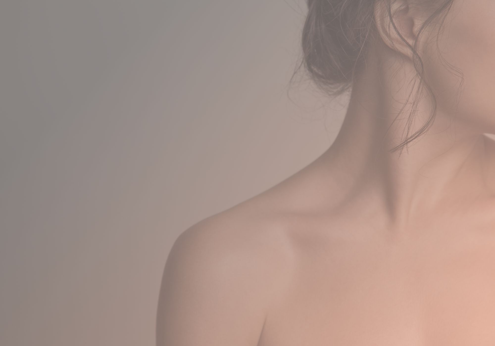 Cou d'une femme ayant reçu des soins de la clinique médico-esthétique à Terrebonne Médibotique