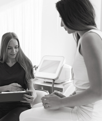 Femmes dans un centre médico-esthétique